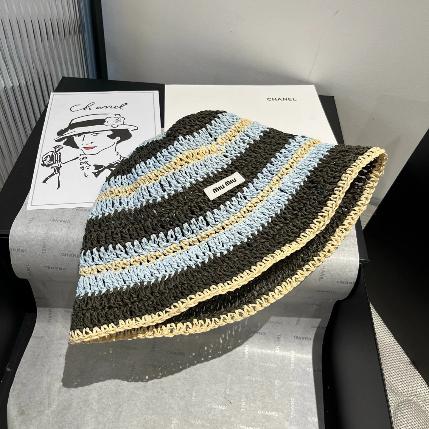 Панама Miu Miu в стиле колор-блок — синяя