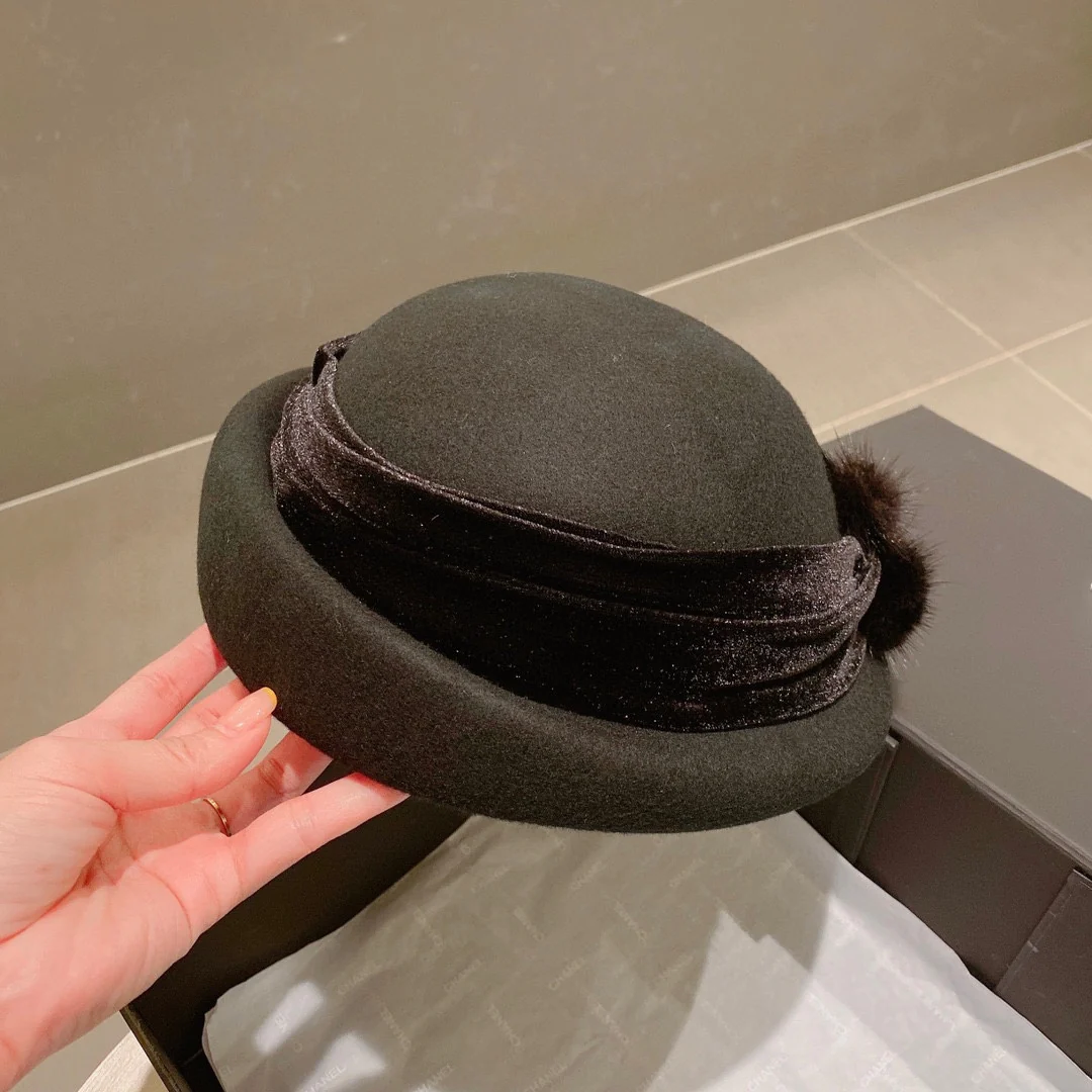 Prada - Шерстяная шапка - Черная