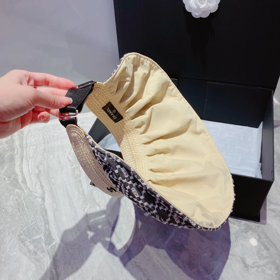 Chanel - Солнцезащитная шляпа из джинсовой ткани