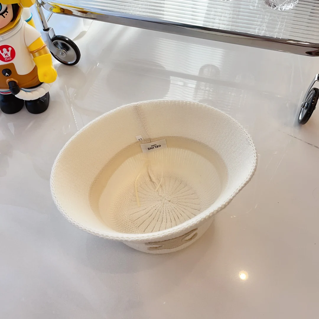 Винтажная вязаная рыбацкая шапка Celine - белая