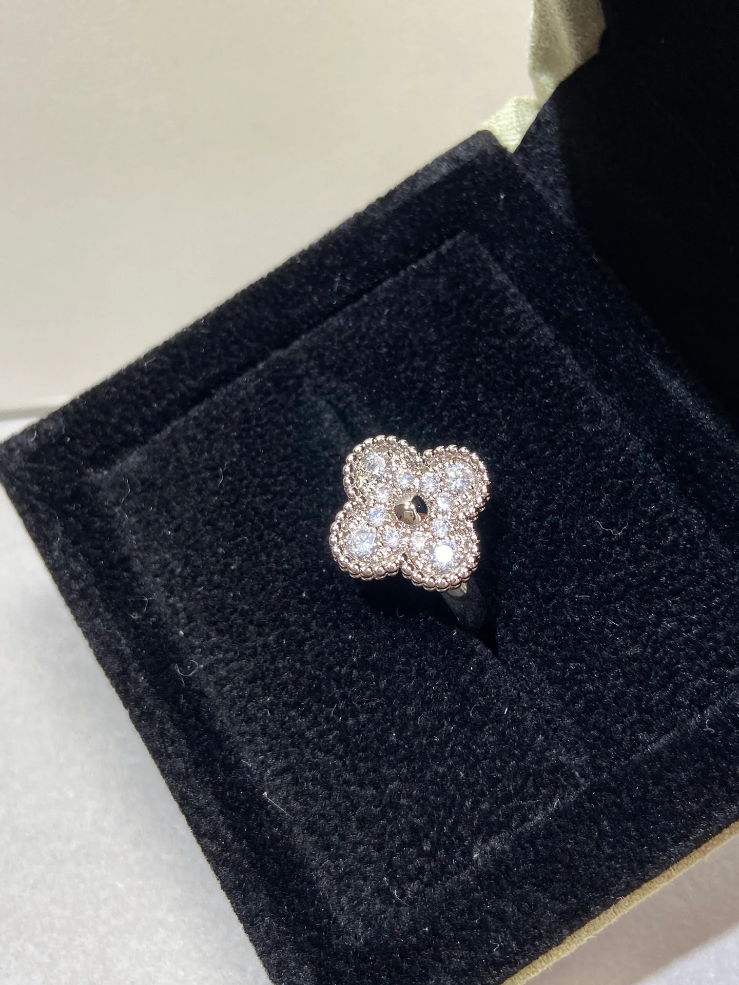 Ван Век - Кольцо 009