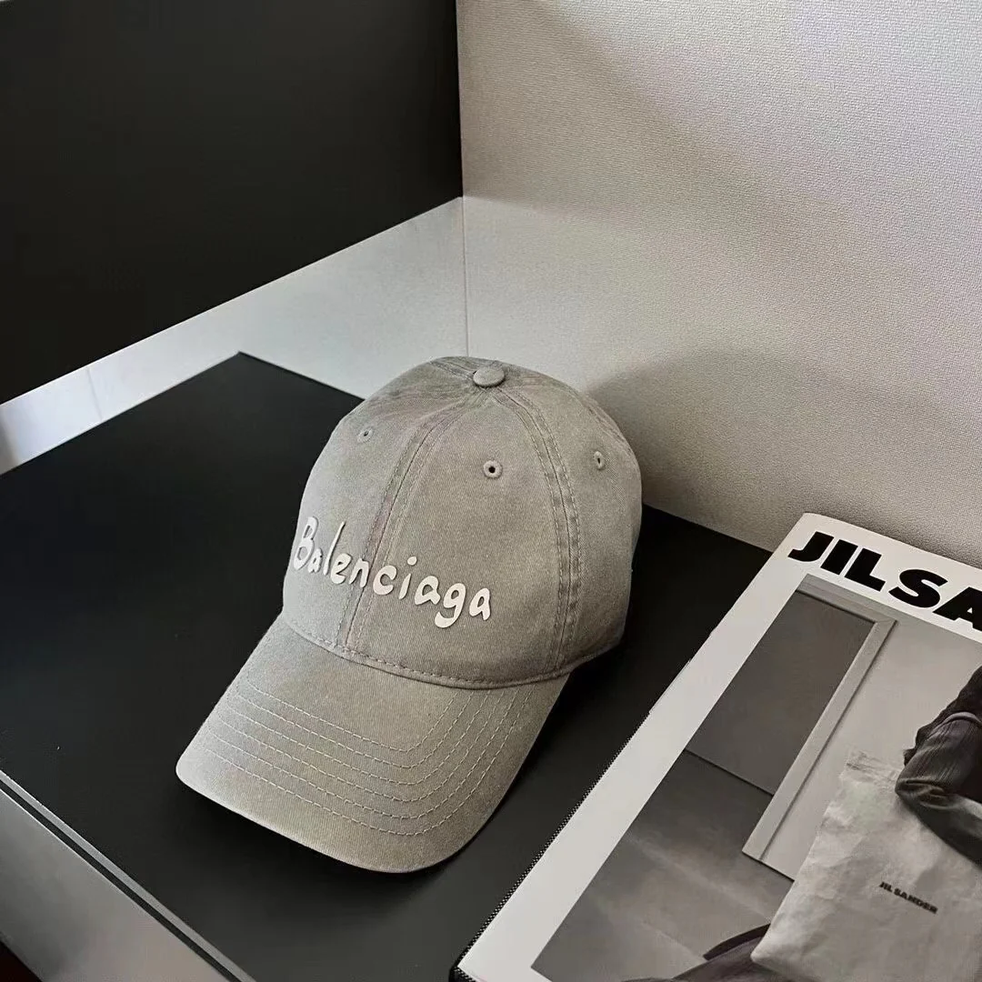 Бейсболка Balenciaga с эффектом потертости