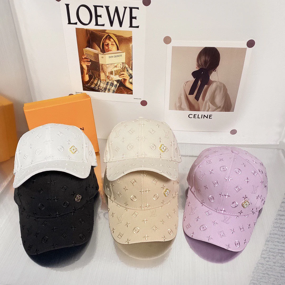 LV - Рыбацкая шляпа с вышитым по всей поверхности монограммом - такая же, как в бутиках.