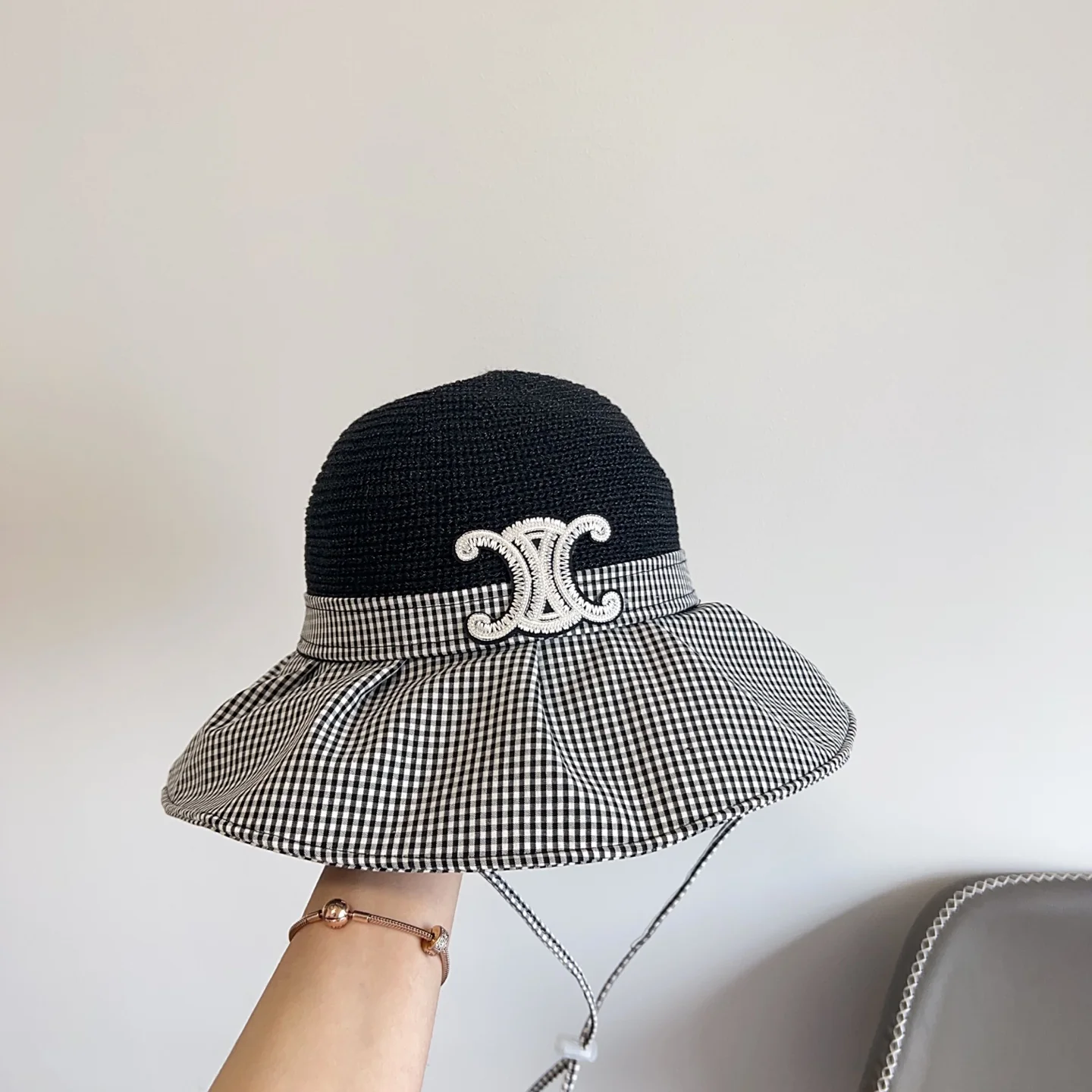 Шляпа от солнца Celine в клетку в стиле рыбацкой шляпы для отдыха - черная