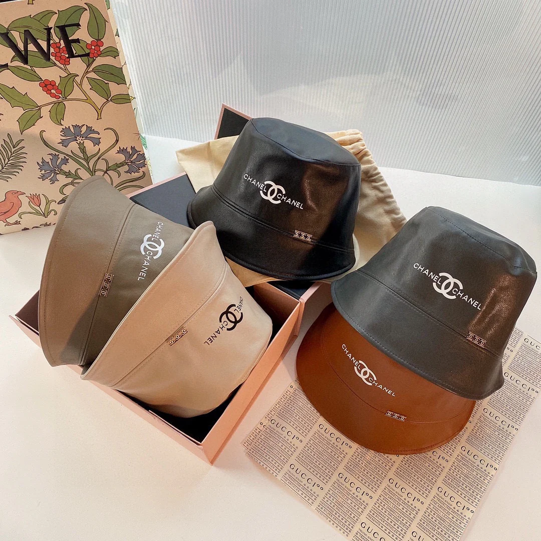 Chanel - Кожаная рыбацкая шляпа