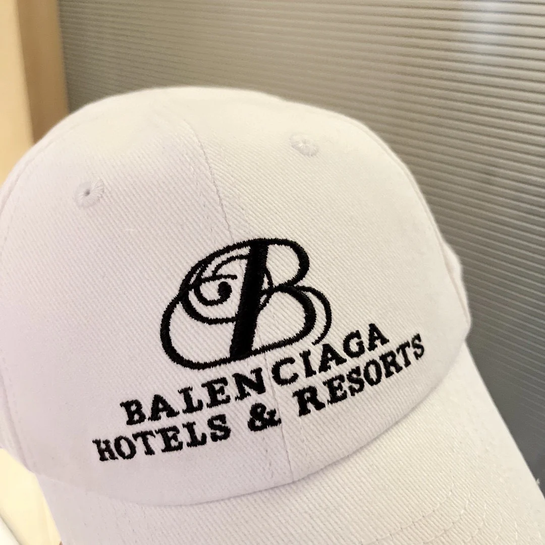 Balenciaga - Минималистичная бейсболка - 1