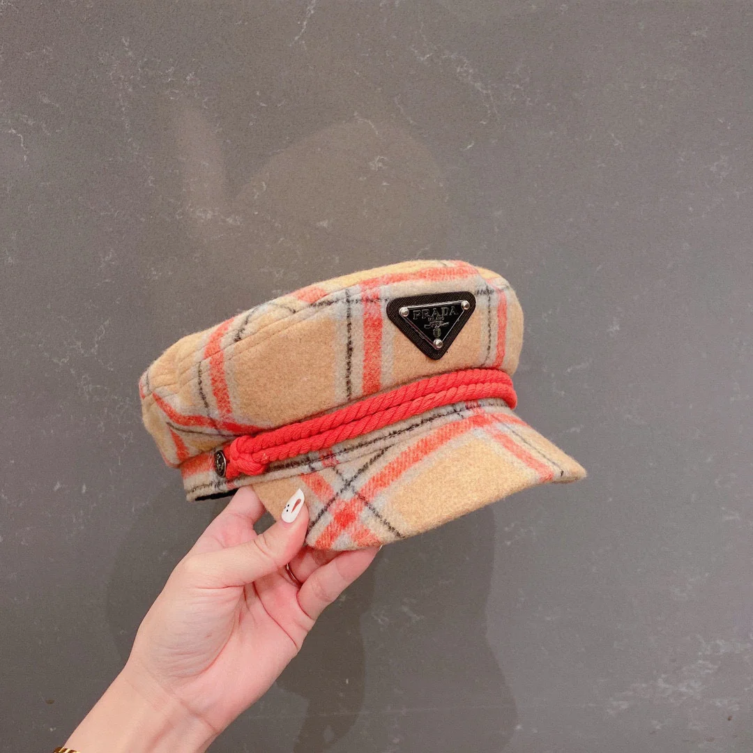 Кашемировая военная кепка Prada с отворотом