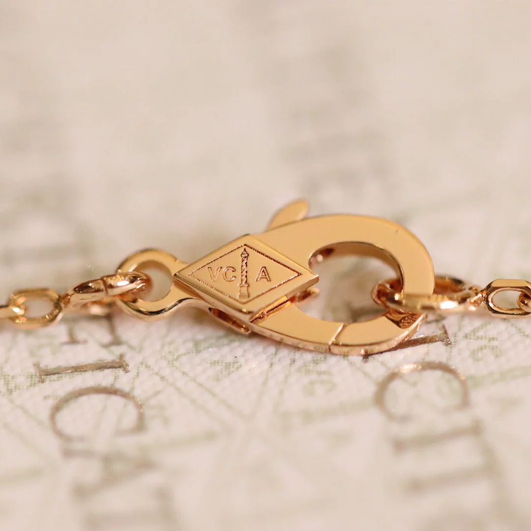 Розовое колье VCA