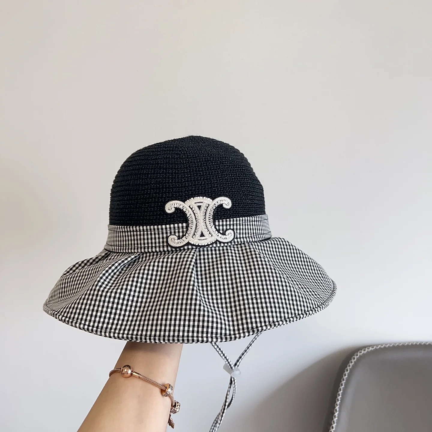 Шляпа от солнца Celine в клетку в стиле рыбацкой шляпы для отдыха - черная