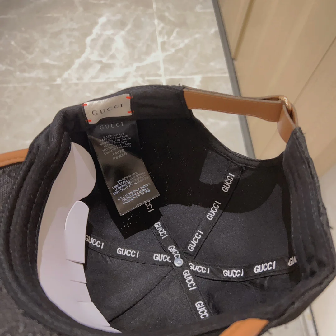 Новинка сезона весна/лето 2023 от Gucci - бейсболка с монограммой - черная.