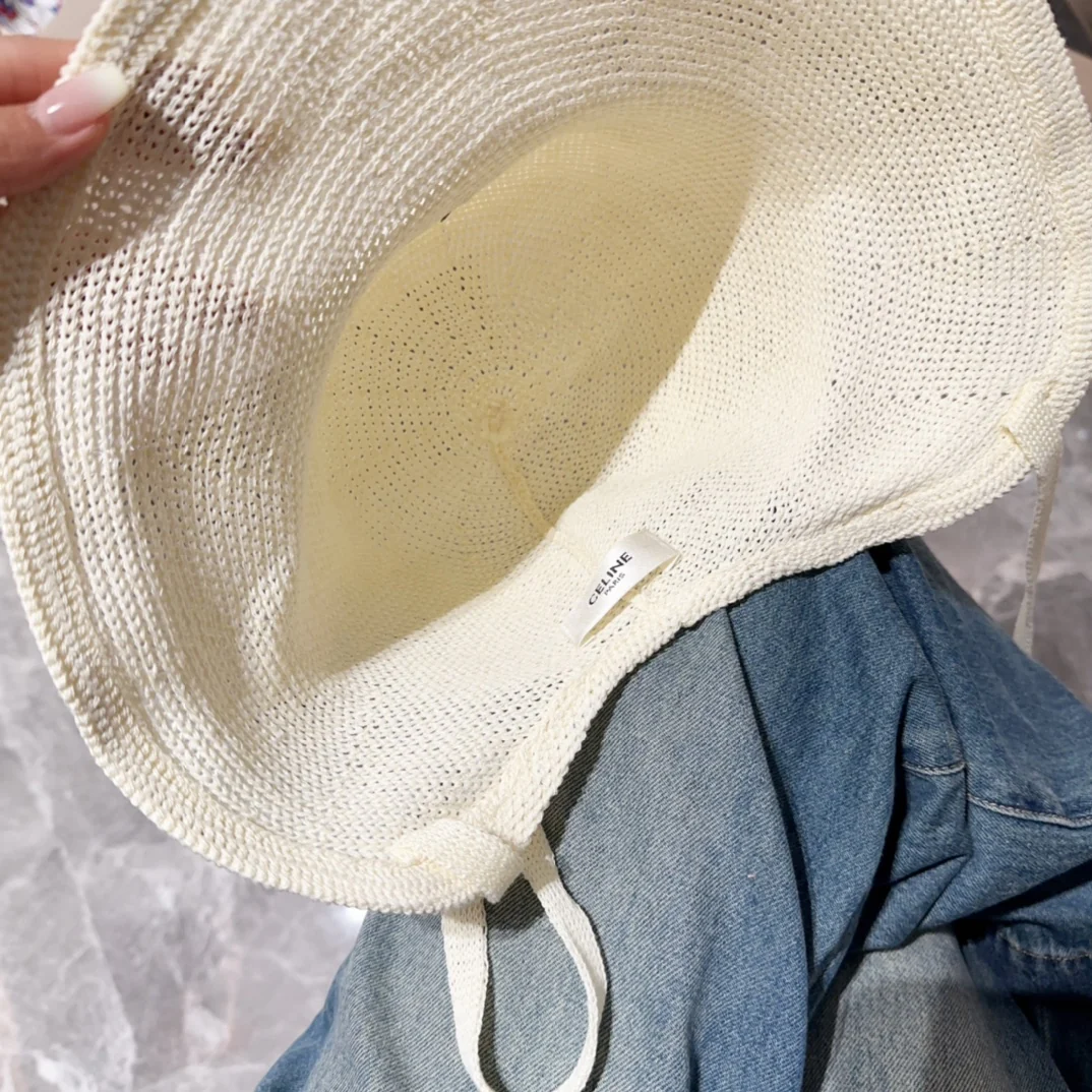 Новая простая плетеная панама Celine весна/лето, белая.
