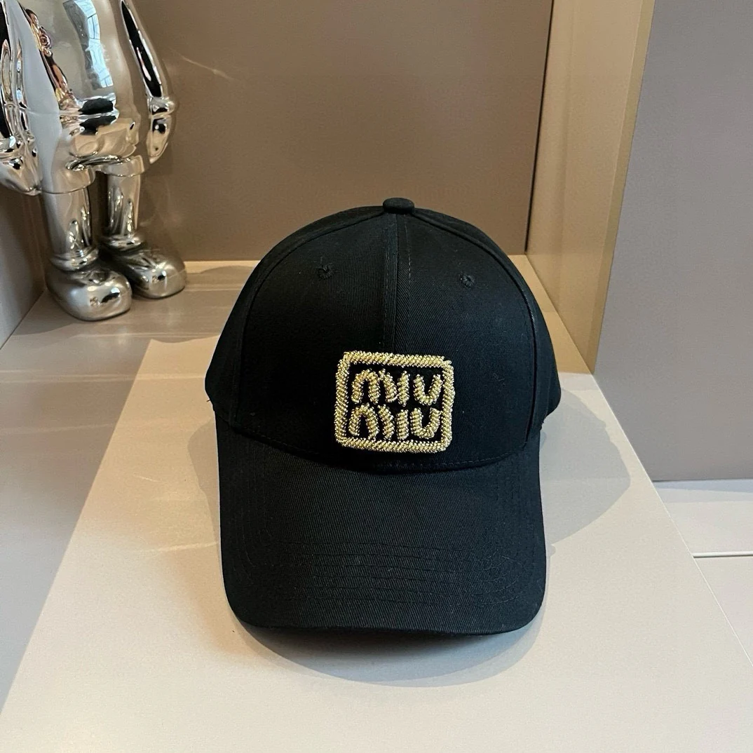 Бейсболка Miu Miu с вышитой надписью - унисекс