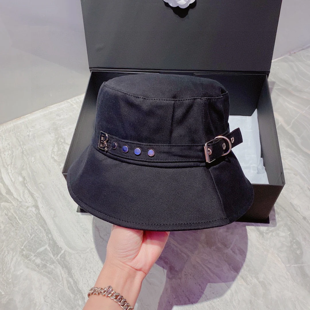 Balenciaga - Пряжка в форме буквы B - Рыбацкая шляпа