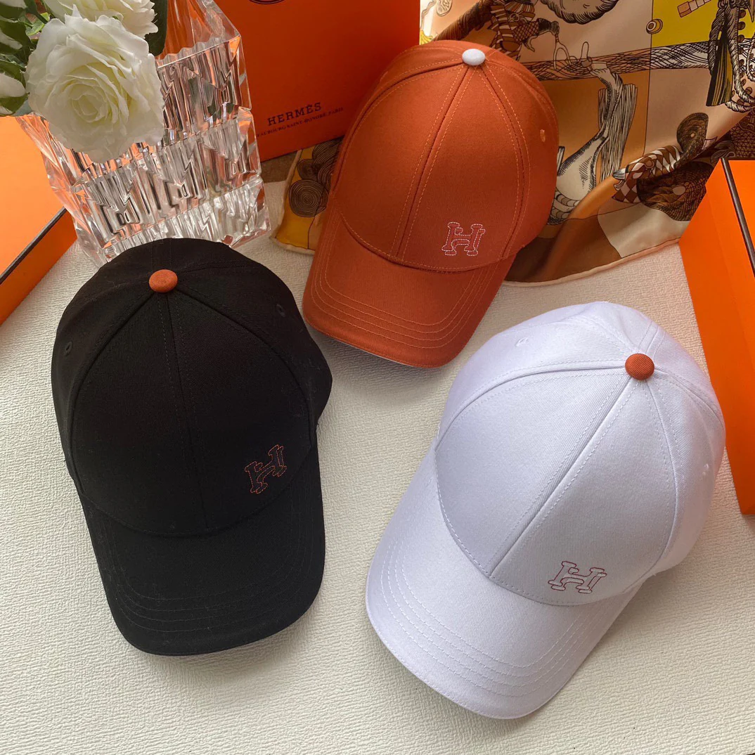 Вышитая бейсболка Hermes - черная