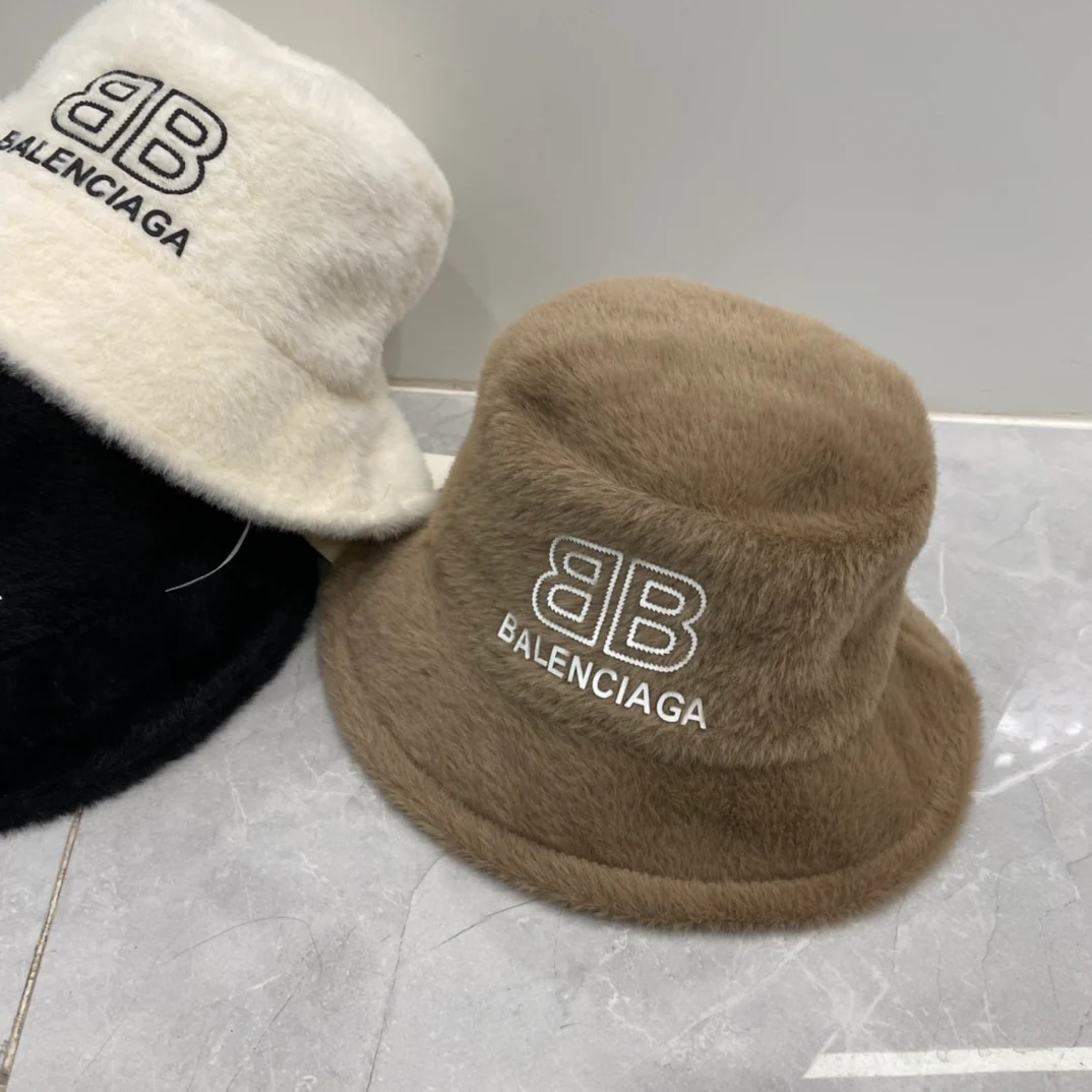 Рыбацкая шапка Balenciaga из норки - коричневая