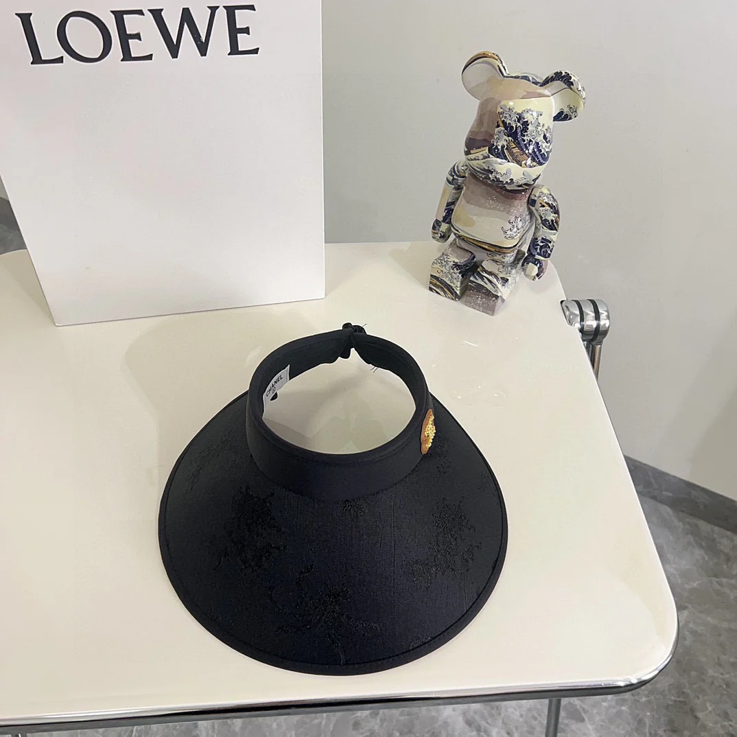 Новая солнцезащитная шляпа Chanel 2024 с узором - черная