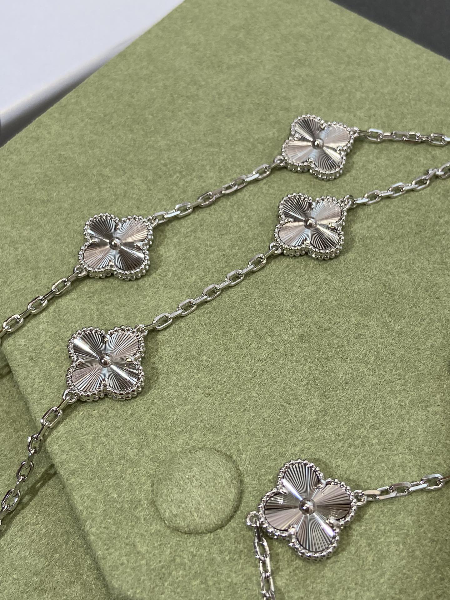 Van Vek - Колье 055-1