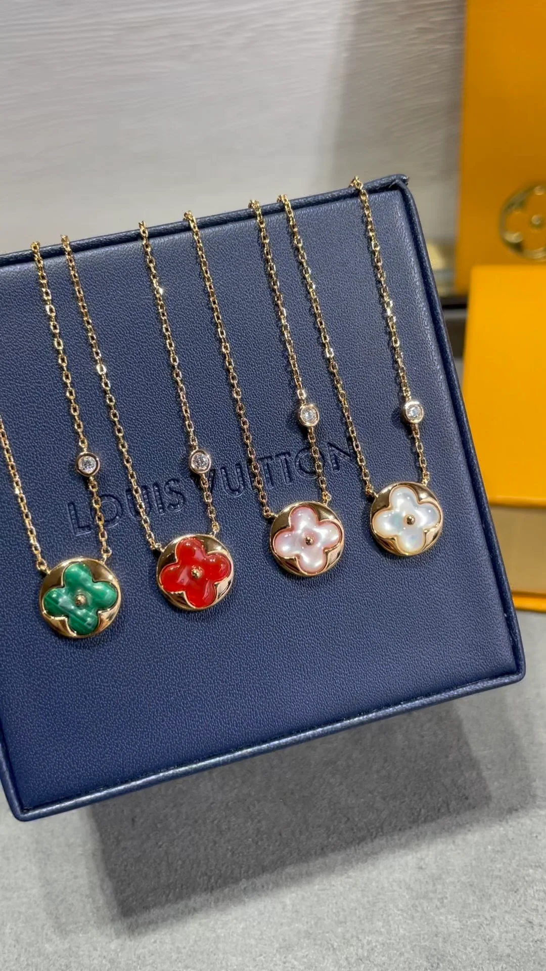 LV-Ожерелье 028