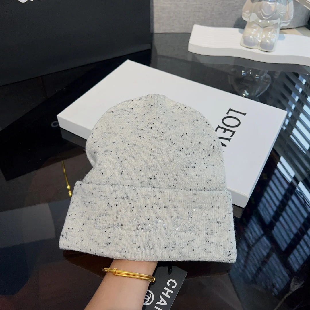 Chanel - Новая вязаная шапка в горошек - Белая