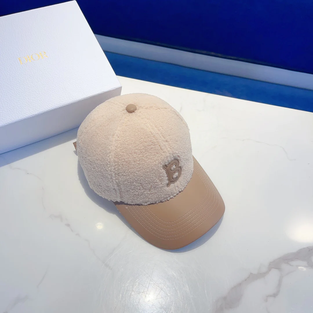 Бейсболка Balenciaga из овечьей шерсти