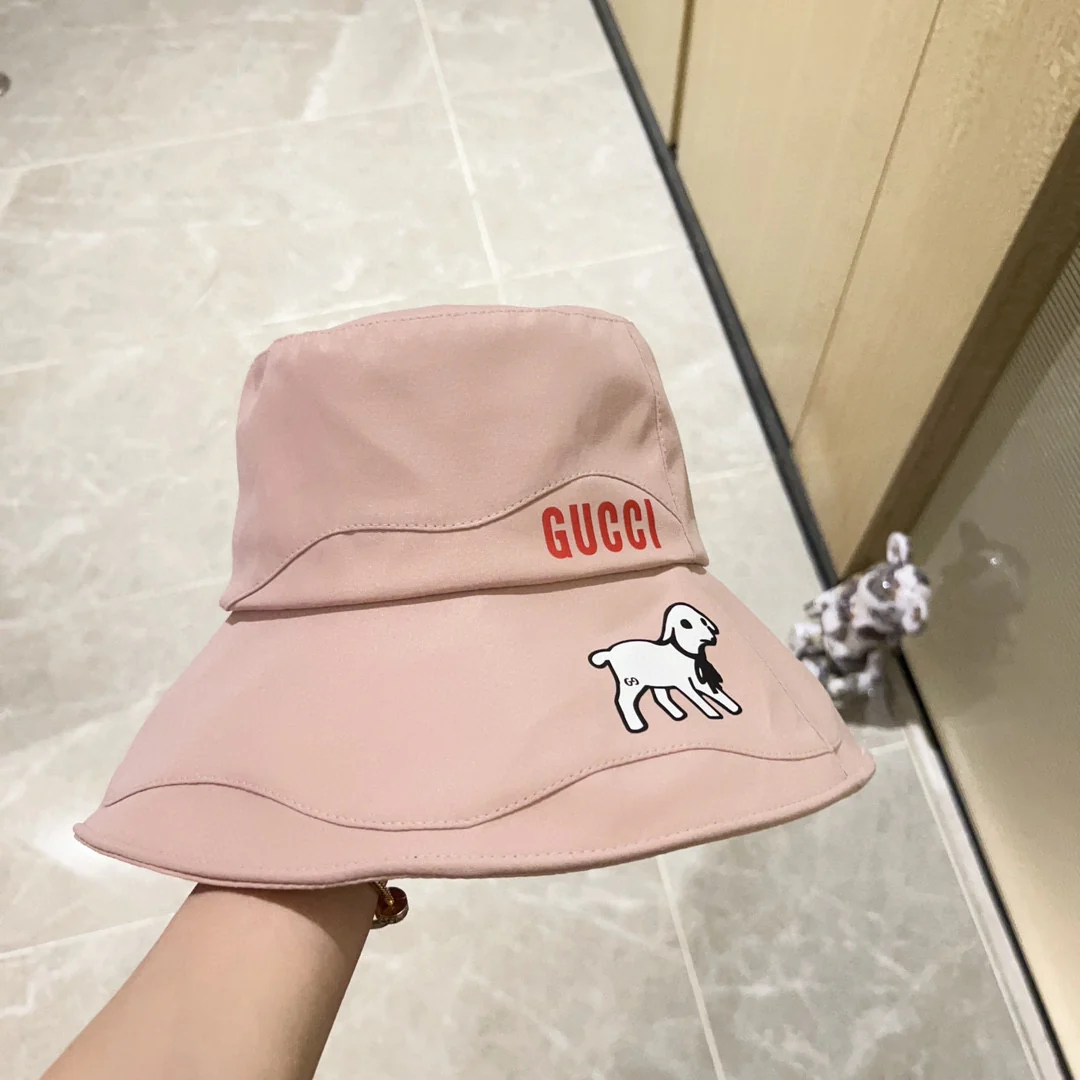 Новинка сезона весна/лето 2023 от Gucci - Панама неправильной формы