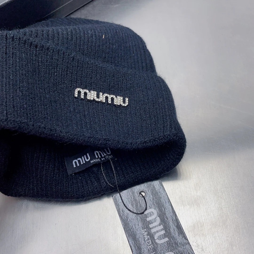 Вязаная шапка Miu Miu