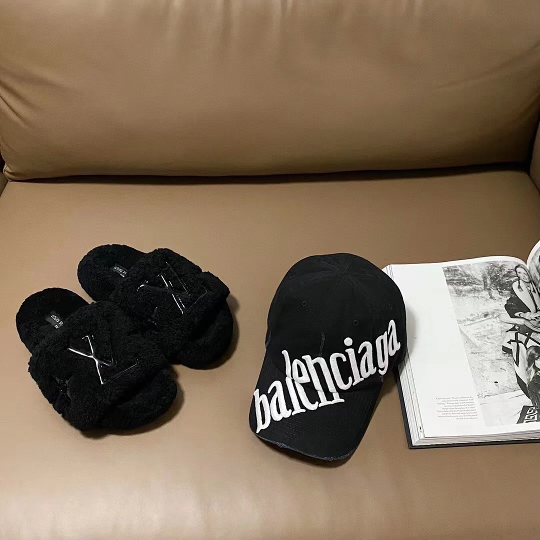 Бейсболка Balenciaga с вышивкой - черная