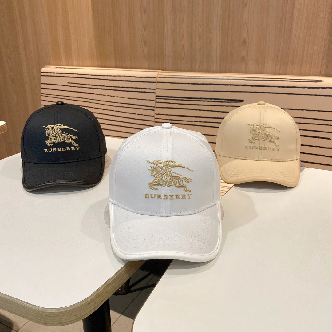 Бейсболка Burberry в простом британском стиле