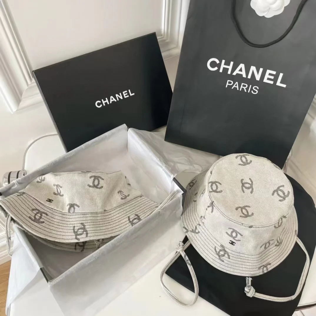 Chanel - Новая универсальная рыбацкая шляпа с двойной буквой С.