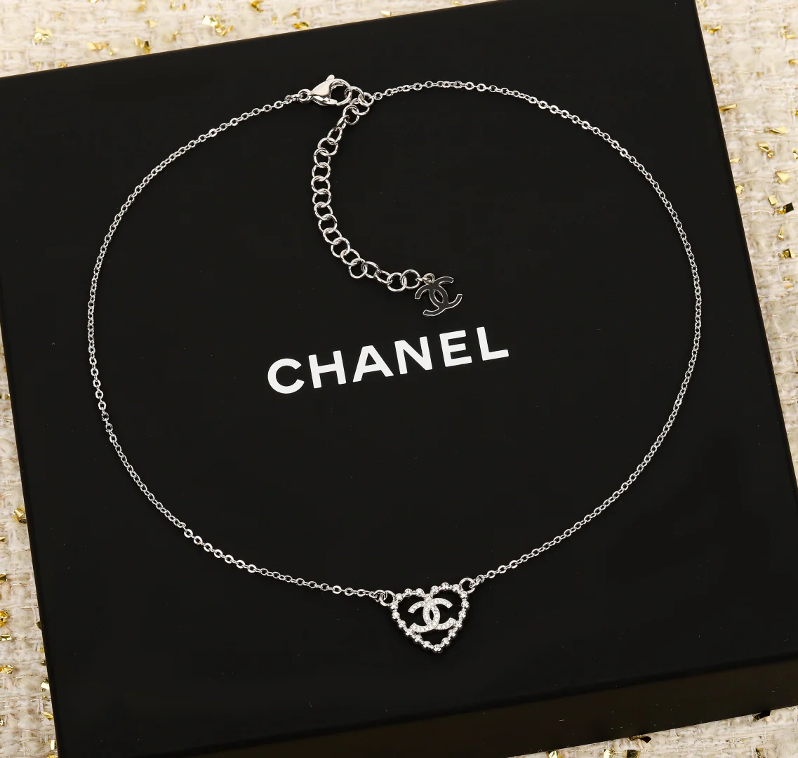 Колье Chanel 25p с ажурным сердцем