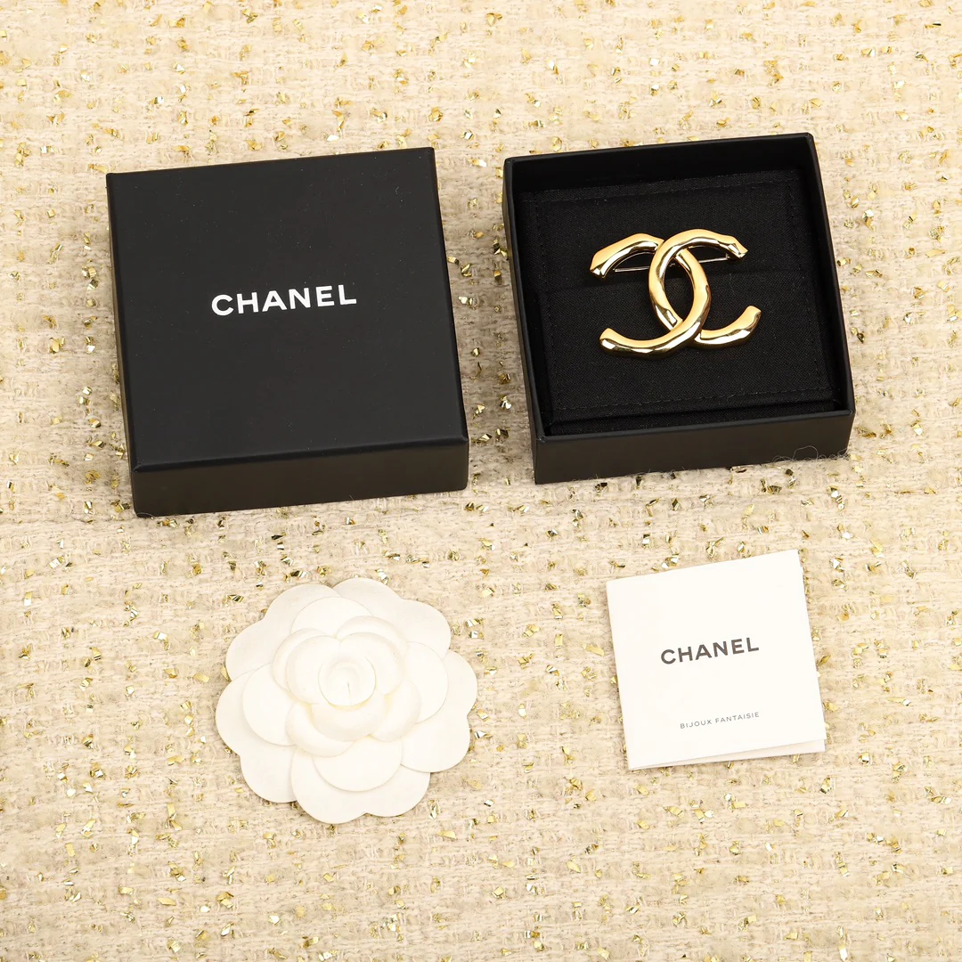 Брошь Chanel 124