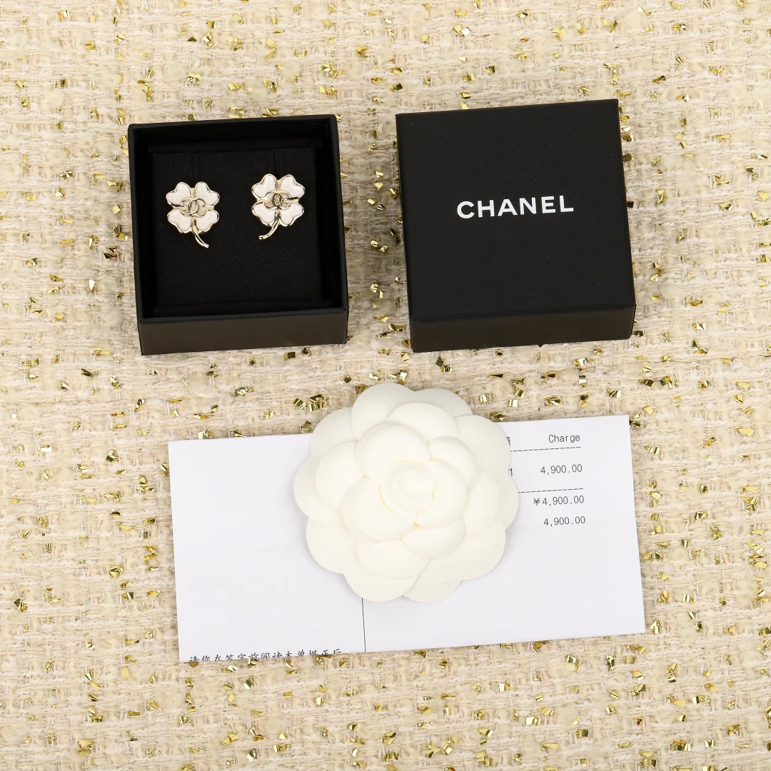 Серьги Chanel Clover Double C за 25 пенсов