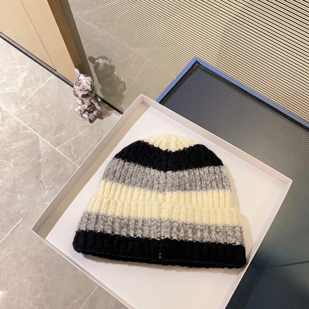 Новая кашемировая вязаная шапка Chanel сезона осень/зима 2023, серая.