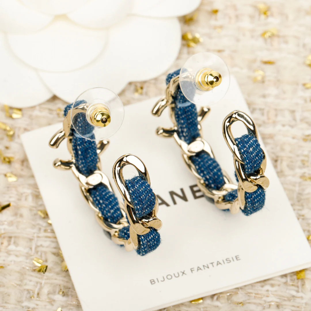 Chanel - Серьги-цепочки из джинсовой ткани и кожи (25 пенсов)