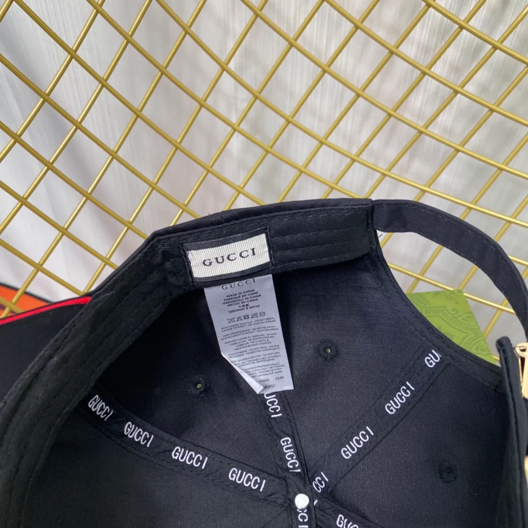 Gucci - Спортивная минималистичная бейсболка с вышивкой