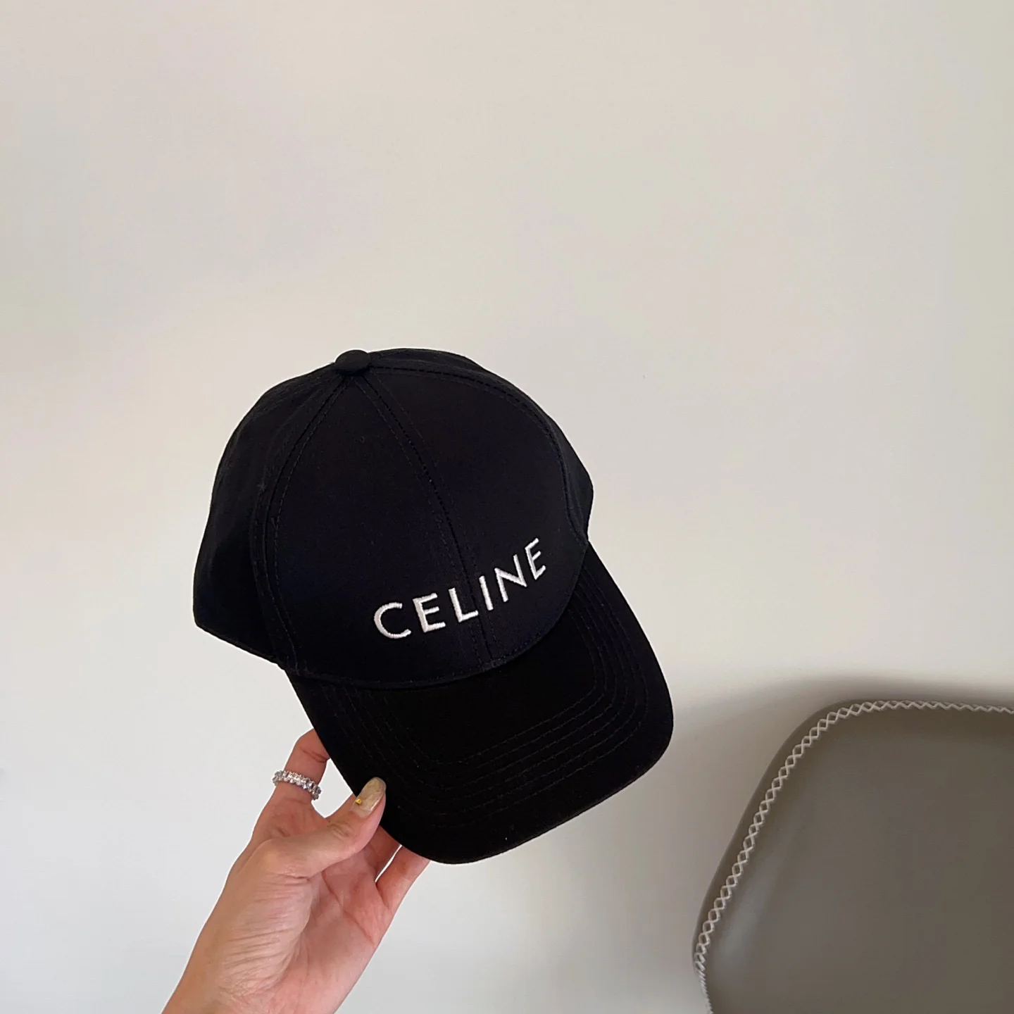 Бейсболка Celine 2025 с вышивкой, новая, черная.