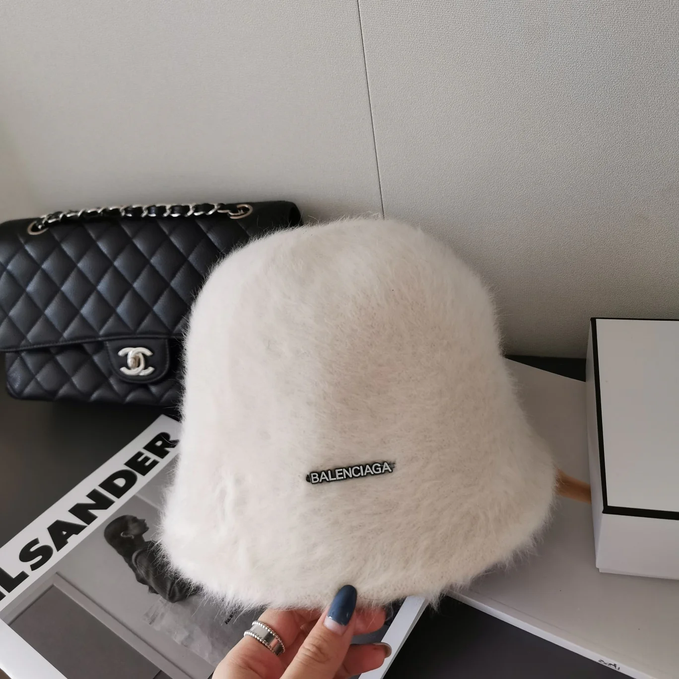 Balenciaga - Меховая рыбацкая шляпа - Белая