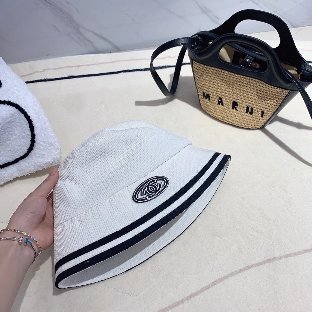 Новая коллекция Chanel ?Рыбацкая шляпа? сезона начало осени 2023 года - 1