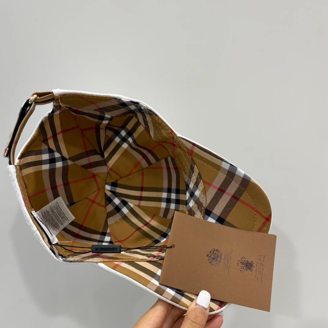 Бейсболка Burberry с вышивкой - белая