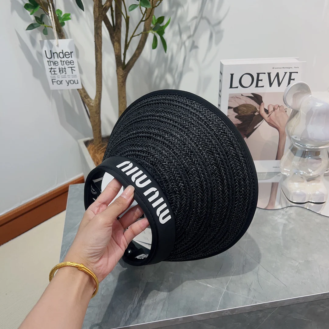 Новинка лета 2023 от Miu Miu - Соломенная шляпа-козырек - Солнцезащитная шляпа - Черная