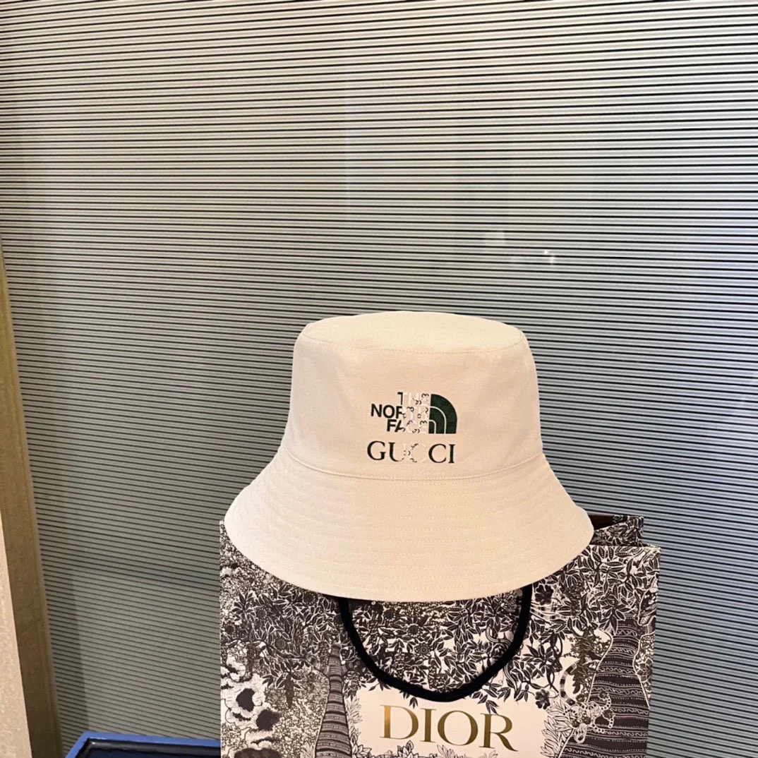 Коллаборация с Gucci - двусторонняя панама