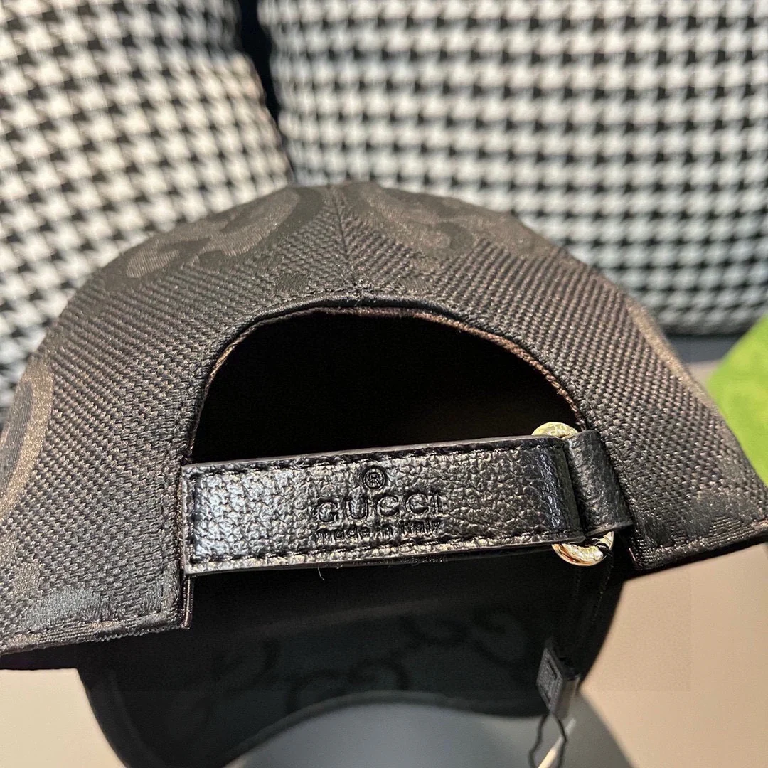 Черная холщовая бейсболка Gucci с большими двойными буквами G.