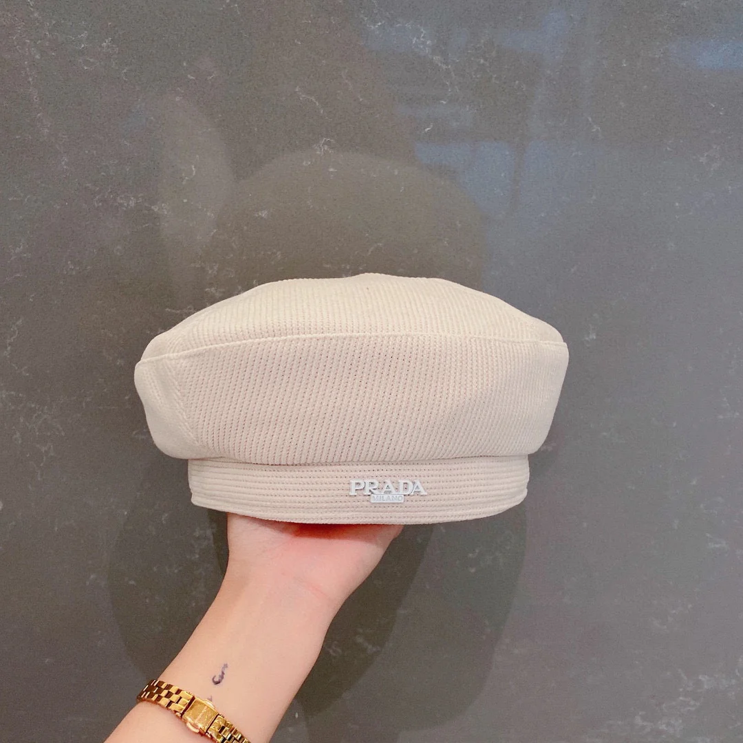 Берет Prada из вельвета - белый - 1