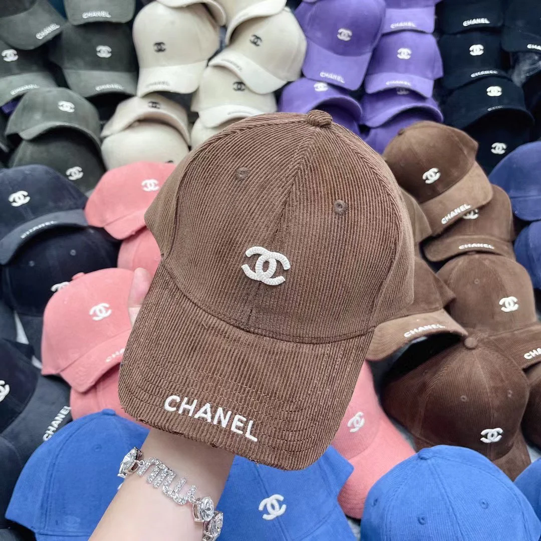 Бейсболка Chanel из разноцветного вельвета