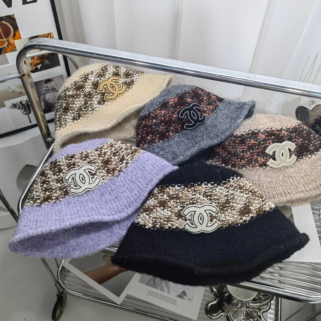 Chanel - Вязаная рыбацкая шапка