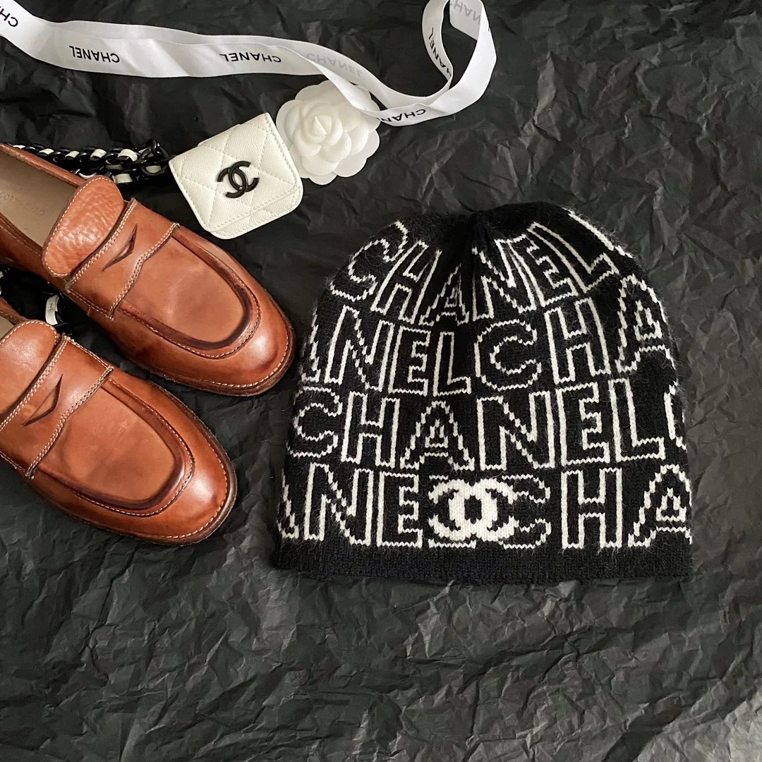Chanel - Современная модная шерстяная вязаная шапка с буквой