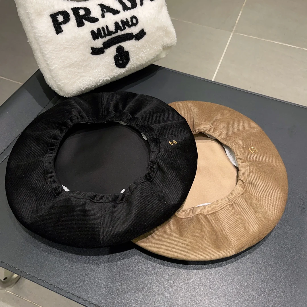 Вельветовый берет Chanel - черный