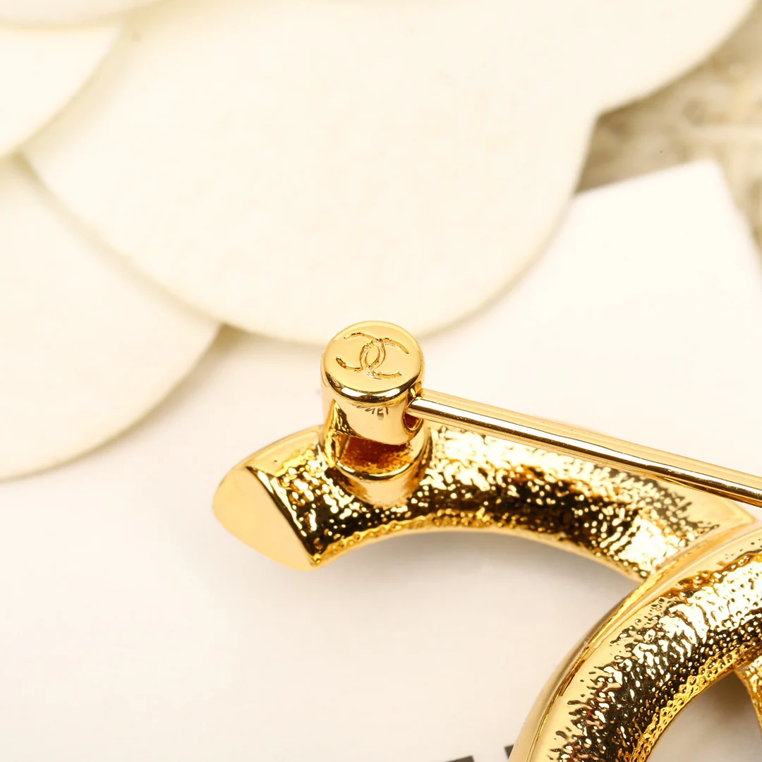 Брошь Chanel 156