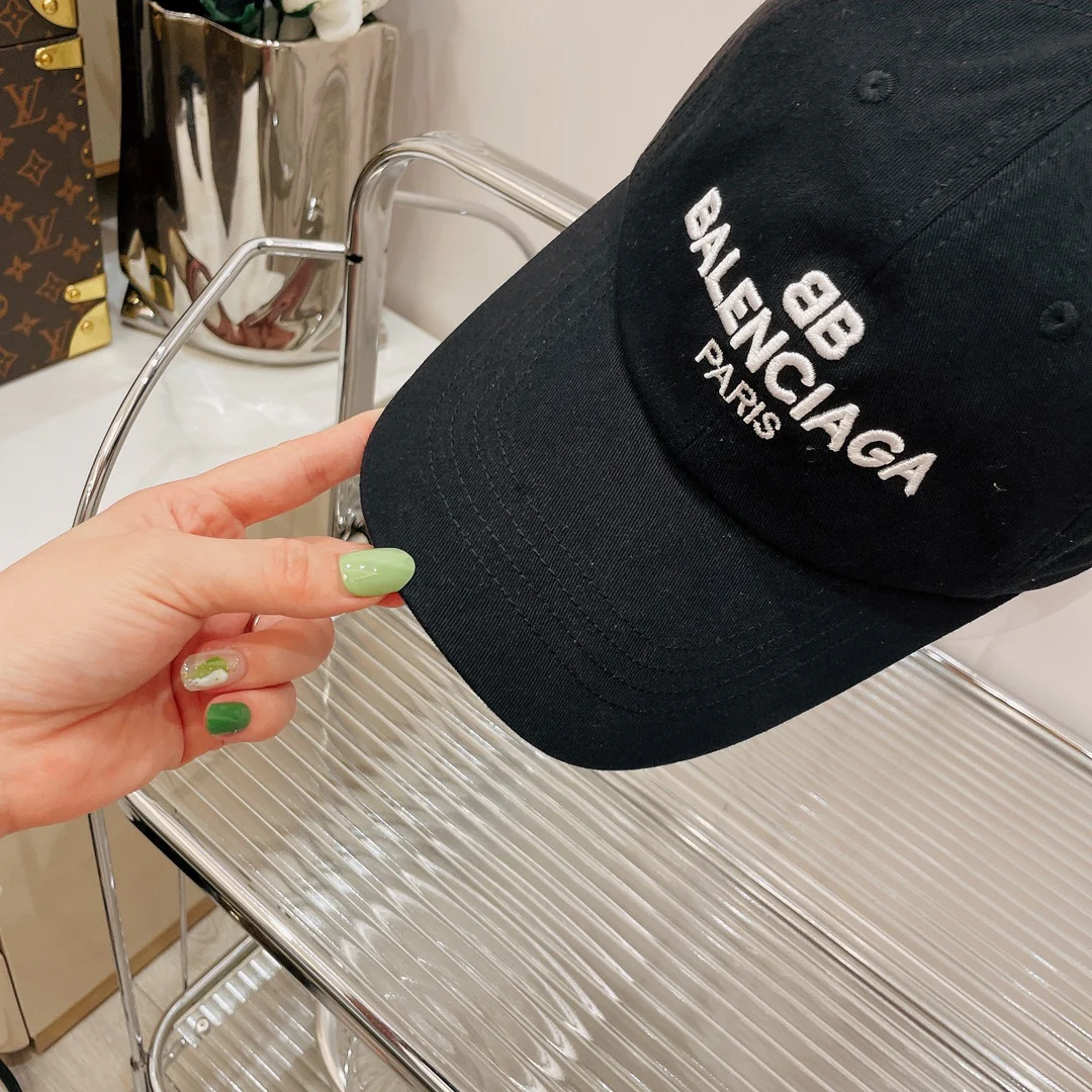 Бейсболка Balenciaga с вышивкой - 1
