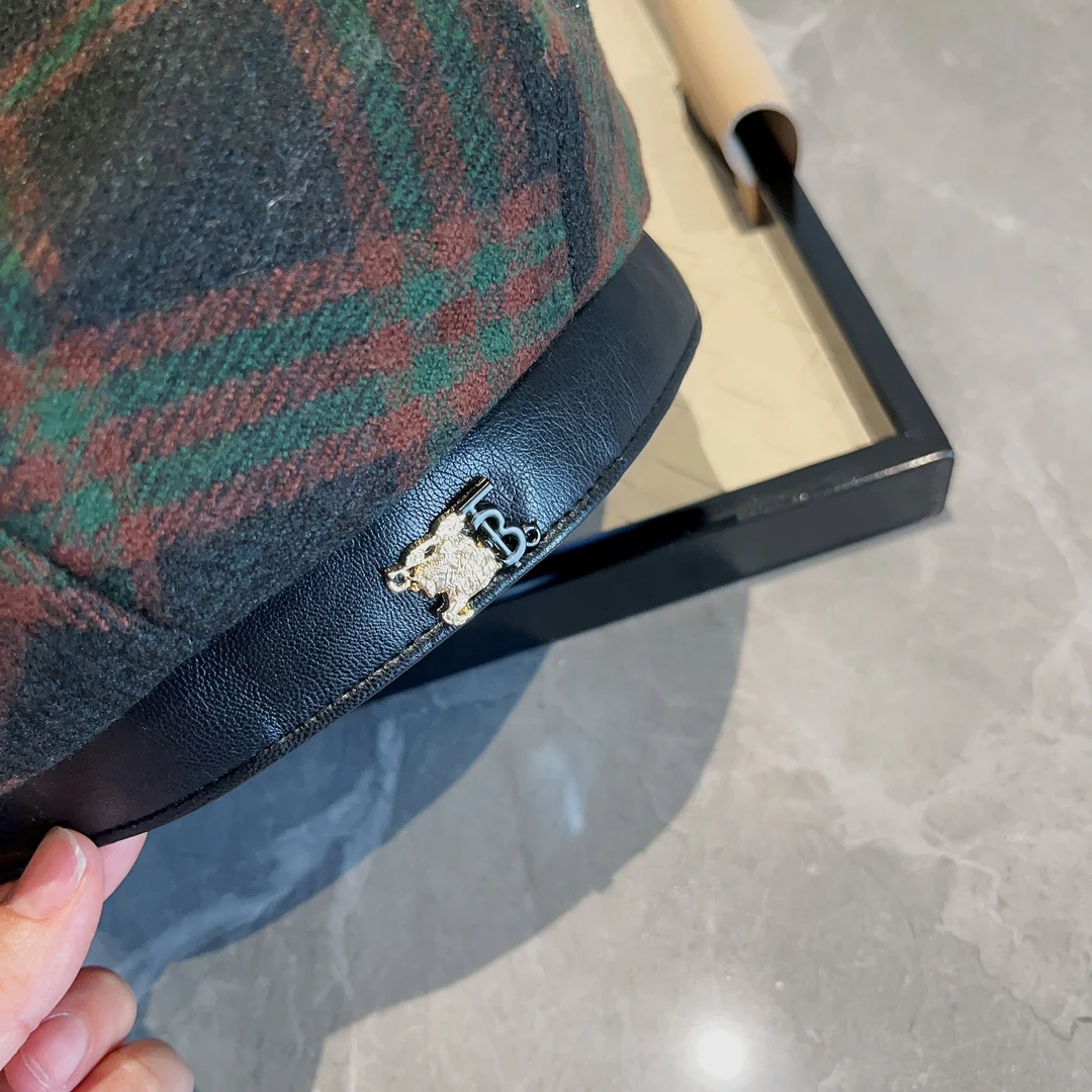 Восьмиугольный берет Burberry в клетку - черный